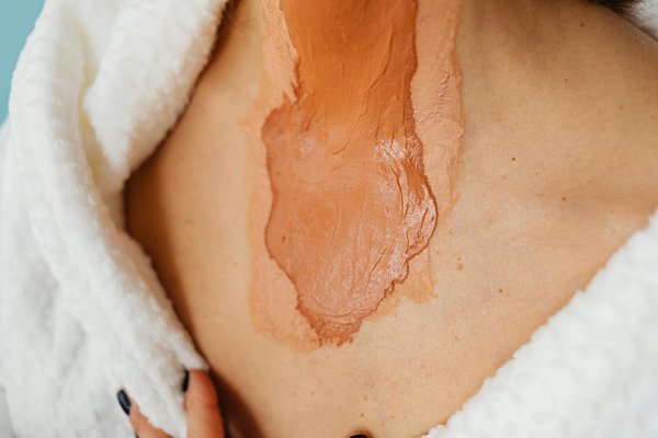 What are the best ways to dress for a job interview in fashion?